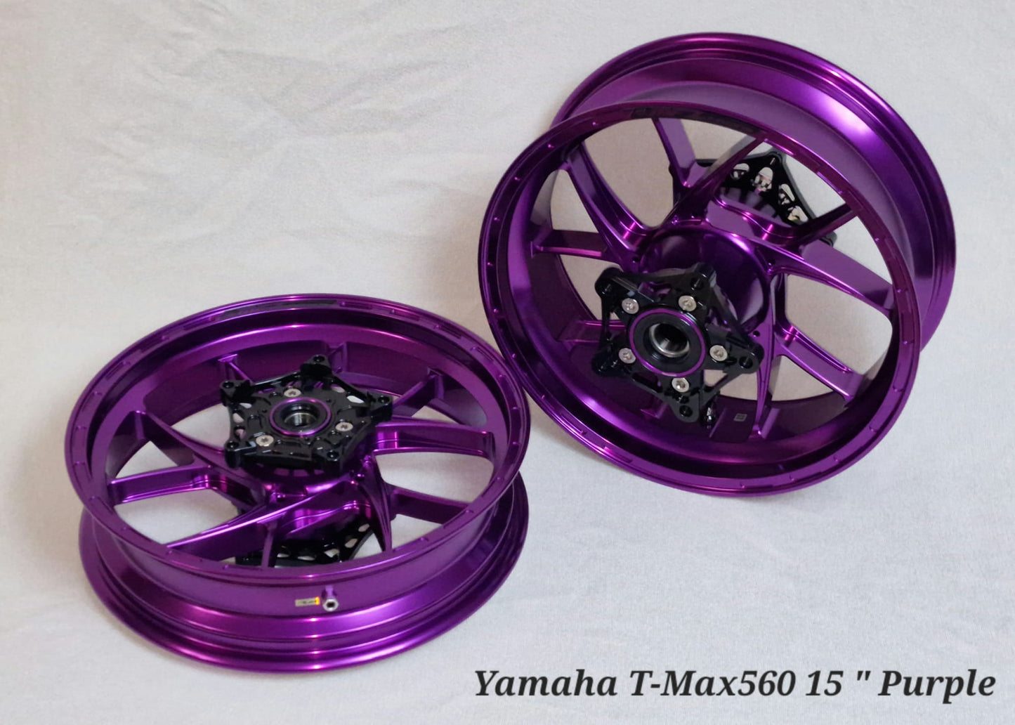 Juego llantas mfz morado 15” tmax 560