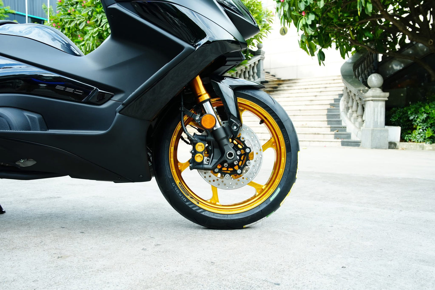 Kit 17" MFZ Racing Tmax 560 llantas + basculante